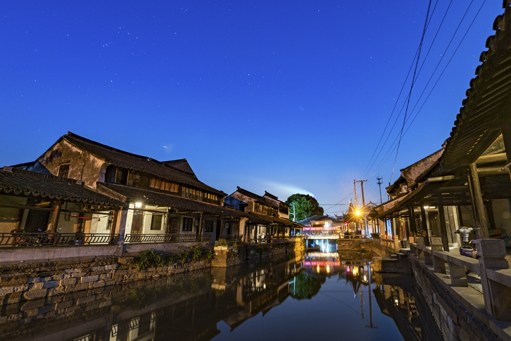 陆文龙-铜罗老街夜色 .jpg